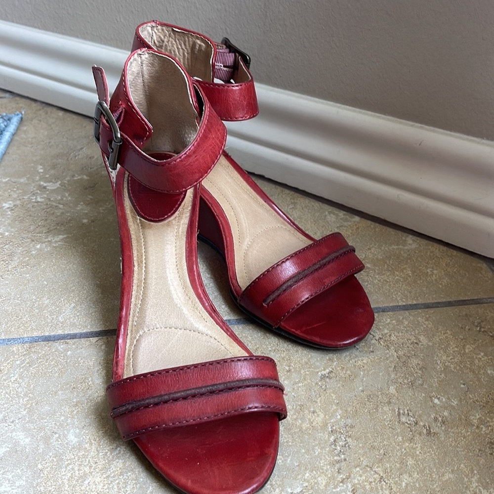 Frye red leather wedge sandals 9M